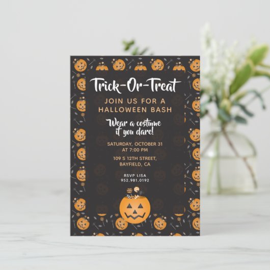 Halloween Bash Trick oder Treat Pumpkin Candy Einladung (Stehend Vorderseite)
