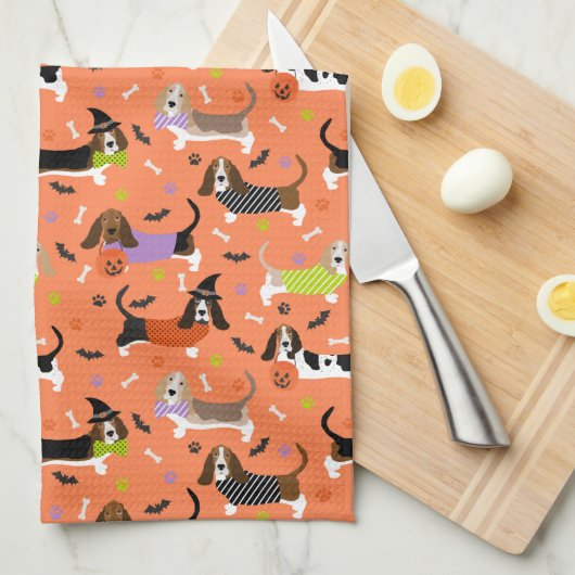 Halloween Basset Hound Geschirrtuch (Viertel Falte)