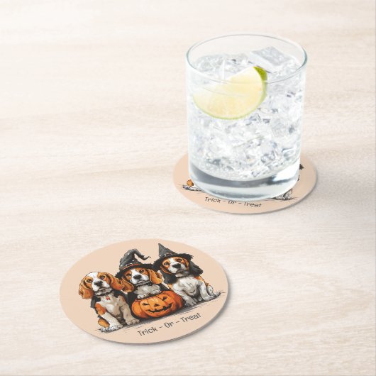 Halloween-Beagle-Hunde für Trick oder Treat Runder Pappuntersetzer (Vor Ort)