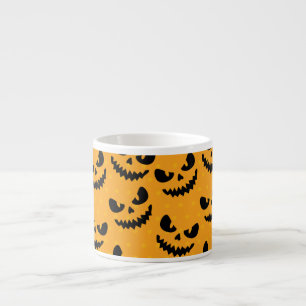 Halloween: beängstigende Gesichter, Vintager Stil. Espressotasse