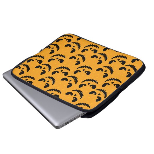 Halloween: beängstigende Gesichter, Vintager Stil. Laptopschutzhülle (Vorne Knopf)