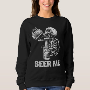 Halloween Beer Me Skeleton Beängstigendes leckeres Sweatshirt
