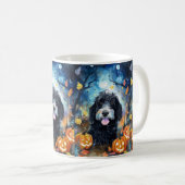 Halloween Bernedoodle mit Pumpkins Beängstigend Kaffeetasse (VorderseiteRechts)