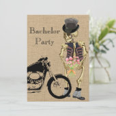 Halloween Biker Skeleton Bachelor Party Einladung (Stehend Vorderseite)