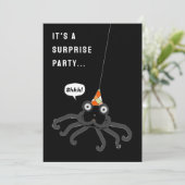 Halloween Birthday Surprise Party Einladung (Stehend Vorderseite)
