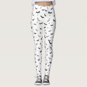Halloween Black and White Flying Bats Muster Leggings (Vorderseite)