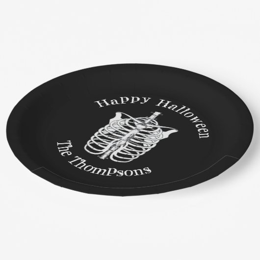 Halloween Black and White Spooky Skeleton Pappteller (Schrägansicht)