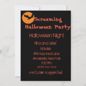 Halloween Black Cat atop Glows Orange Pumpkin Einladung (Rückseite)