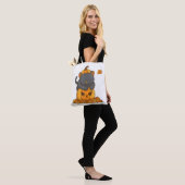 Halloween Black Cat auf Pumpkin mit Herbst Tasche (Am Model)