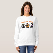 Halloween Black Cat Witch Trick oder Treatdesign Sweatshirt (Vorne ganz)