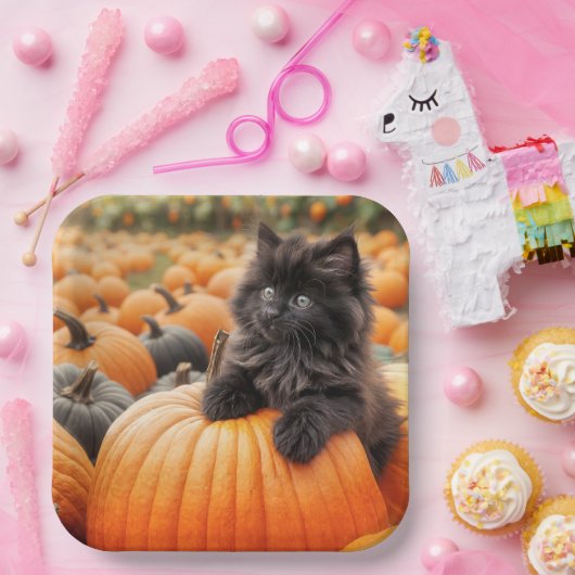 Halloween Black Kitten on a Pumpkin Pappteller (Party)