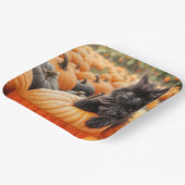 Halloween Black Kitten on a Pumpkin Pappteller (Gewinkelt)