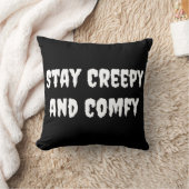 Halloween bleibe Creepy and Comfy Kissen (Decke)
