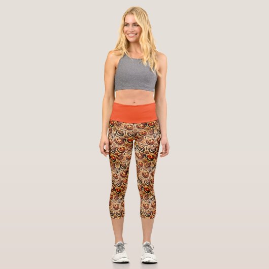Halloween-braunes Design Capri Leggings (Vorderseite)