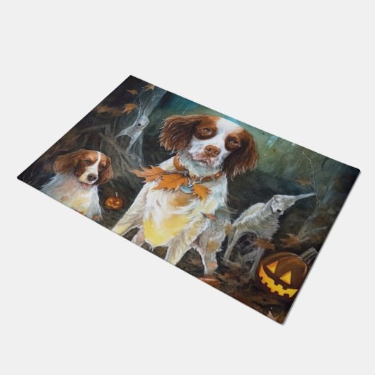 Halloween Brittany Spaniel mit Pumpkins Beängstige Fußmatte (Schrägansicht)