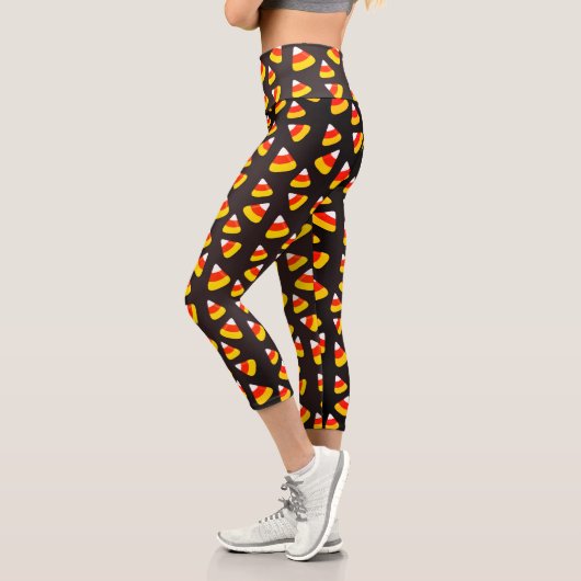 Halloween Candy Corn Fun Modernes Urlaubsmuster Capri Leggings (Links)