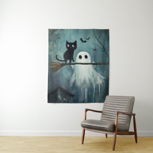 Halloween Cat and Ghost Flying on Broom Wandteppich (Beispiel)