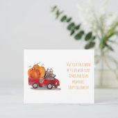 Halloween Cat Delivering Orange Pumpkin Postcard Postkarte (Stehend Vorderseite)