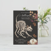Halloween Cat Floral Dark & Moody Einladung (Stehend Vorderseite)