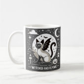 Halloween Charm: Siamische Katze im Whimsical Flig Kaffeetasse (Links)