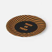 Halloween Classic Orange und Schwarz Streifen Pappteller (Schrägansicht)