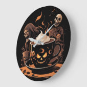 Halloween Coffee Art – Spooky Latte with Skeletons Große Wanduhr (Winkel)