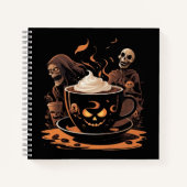 Halloween Coffee Art – Spooky Latte with Skeletons Notizblock (Vorderseite)