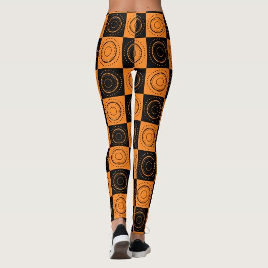 Halloween Concentric Orange and Black Polka Docks Leggings (Rückseite)