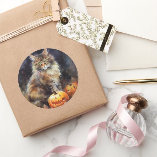 Halloween-Coon-Katze mit Pumpkins Beängstigend Runder Aufkleber (Schenken)
