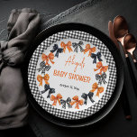 Halloween Coquette Black | Orange Bows Baby Dusche Pappteller<br><div class="desc">Niedliche und coquettische Halloween-Farben Schwarz,  Orange und Weiß verschlingen Mädchen Dusche Design mit schwarz-weiß Karo Hintergrund.</div>