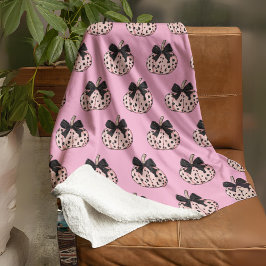 Halloween Coquette niedlich Pink Pumpkin mit Bug Fleecedecke