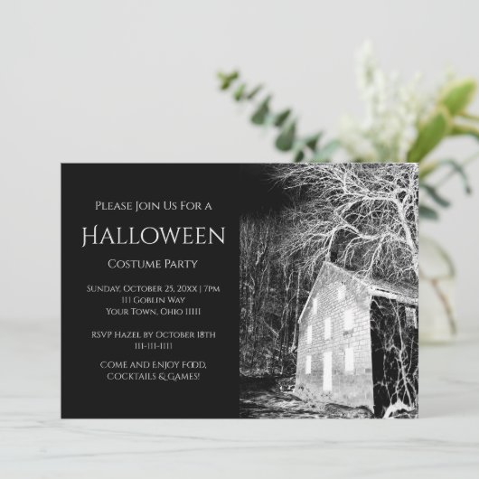 Halloween Costume Party Spuk House Schwarz-weiß Einladung (Stehend Vorderseite)