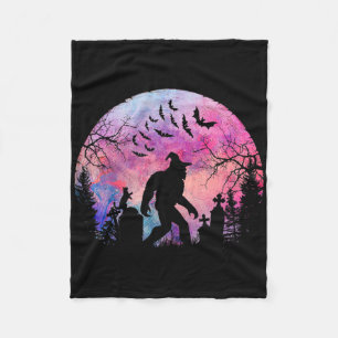 Halloween Creepy Sasquatch im Friedhof Spooky Fleecedecke