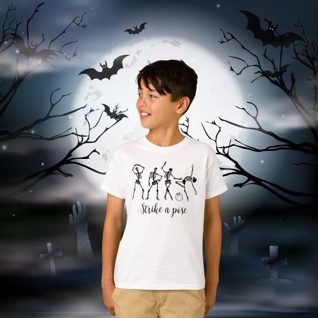 Halloween Dancing Skeleton Pose Funny T-Shirt (Von Creator hochgeladen)