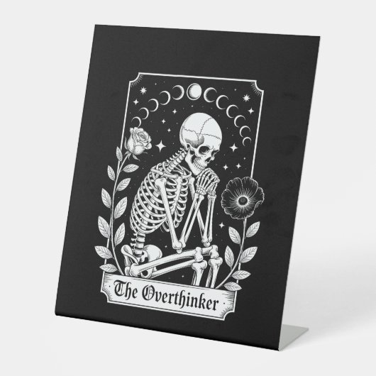 Halloween Dark Gothic Skeleton Overthinker Sockelschild (Vorderseite)
