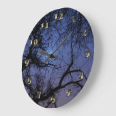 Halloween Design with Spooky Tree and Moon Große Wanduhr (Winkel)