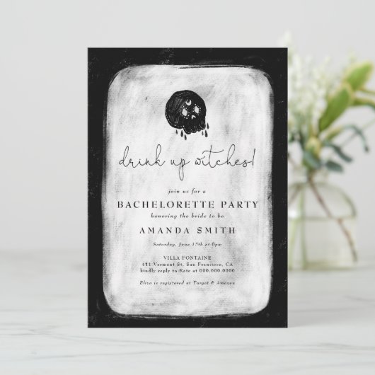 Halloween Drink Up Hexen Skull Bachelorette Einladung (Stehend Vorderseite)