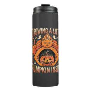 Halloween ein kleines Kürbischen drinnen Schwanger Thermosbecher