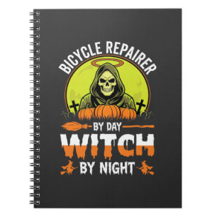 Halloween-Fahrradmechaniker bei Tag, Hexe bei Nach Notizblock