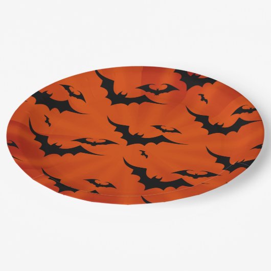 Halloween-Fledermäuse im Hintergrund Pappteller (Schrägansicht)