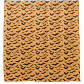 Halloween-Fledermäuse im orangen Hintergrund Duschvorhang (Vorderseite)