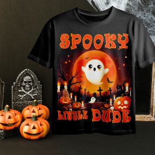 Halloween-Friedhof mit süßem Geist und riesigem Mo T-Shirt