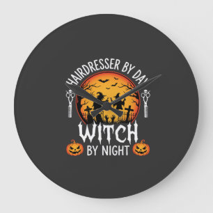 Halloween-Friseur bei Tag Hexe bei Nacht Große Wanduhr