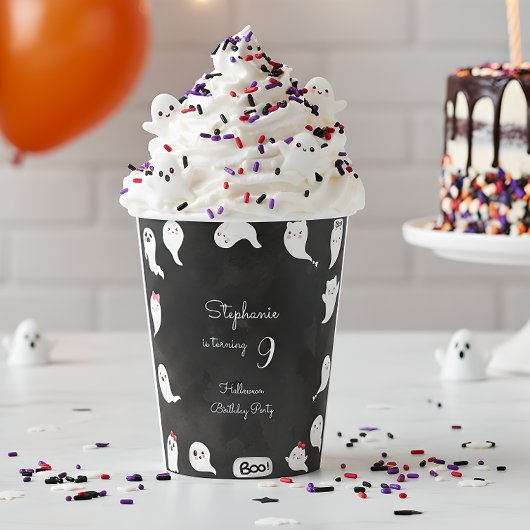 Halloween-Geburtstagsparty mit niedlichen beängsti Pappbecher