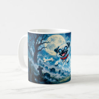 Halloween-Geist-Mops über einem mondbeschienenen F Kaffeetasse