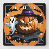 Halloween-Geist schwimmt neben einem geschnitzten  Quadratische Wanduhr (Vorderseite)