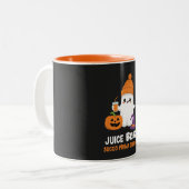 Halloween-Geist-Tasse "Juice Before Boos" Zweifarbige Tasse (Vorderseite Links)