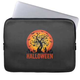 Halloween Geisterbaum Hexe und schwarze Katzen Laptopschutzhülle