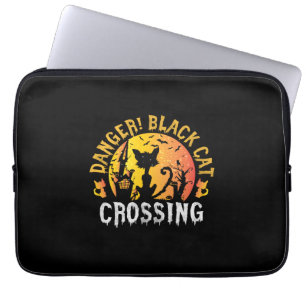 Halloween-Geschenk Gefährdung durch Katzenüberqu Laptopschutzhülle