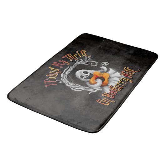 Halloween Ghost Guitar Booberry Hill Badematte (Schrägansicht)